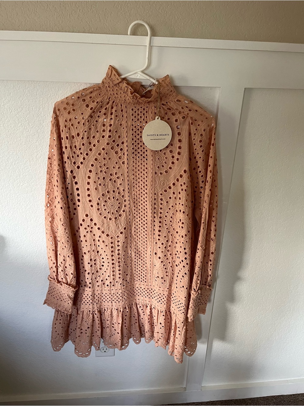 Saints & Hearts Women's Small Lace Long Sleeve Dress NWT.